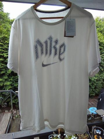 Nike shirt running division maat XL. beschikbaar voor biedingen