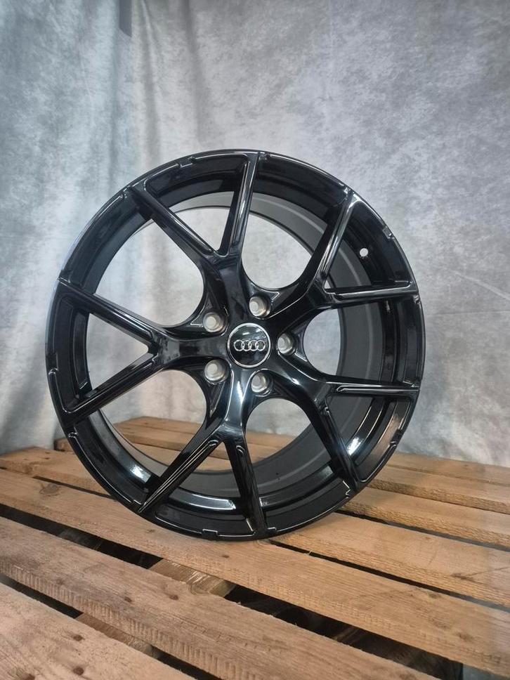 18 INCH FITS AUDI A3 A4 Q2 Q3 RS3 LOOK, Auto-onderdelen, Banden en Velgen, Velg(en), Zomerbanden, 18 inch, 235 mm, Personenwagen