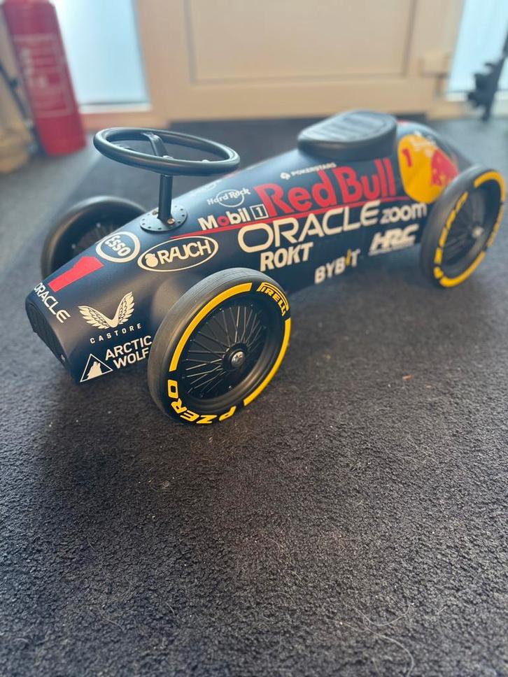 Prachtige red bull f1 loopauto, Kinderen en Baby's, Speelgoed | Buiten | Voertuigen en Loopfietsen, Zo goed als nieuw, Ophalen of Verzenden