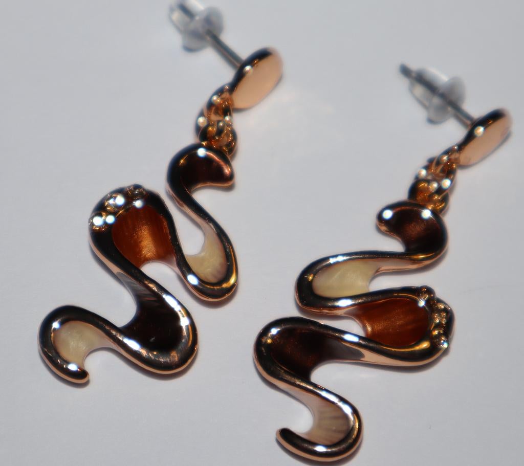 Sierlijke oorbellen in goud met wit, beige en bruin, Overige materialen, Beige, Nieuw, Ophalen of Verzenden