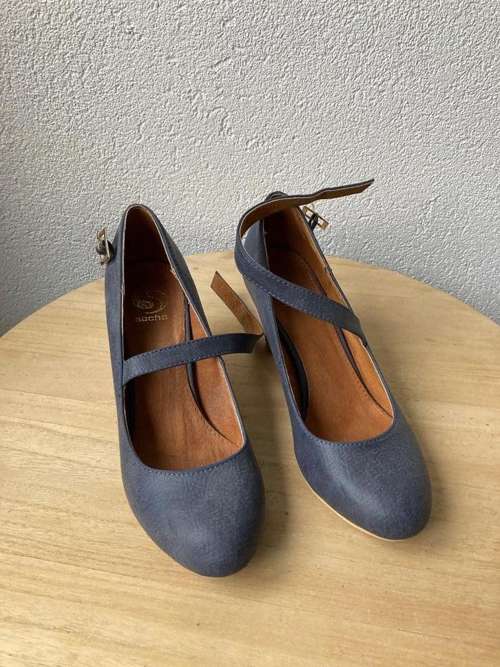 Blauwe pumps maat 39 enkelbandje Sacha, Kleding | Dames, Schoenen, Zo goed als nieuw, Pumps, Blauw, Ophalen
