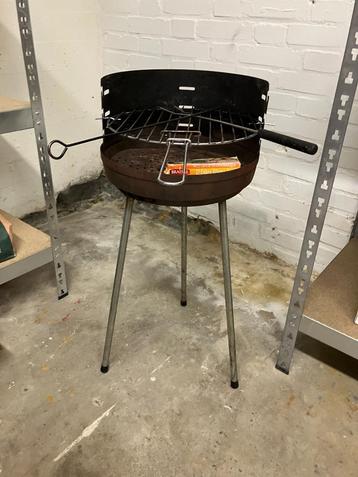 Gewone stevige simpele houtskool BBQ. Werkt altijd! beschikbaar voor biedingen