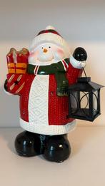 Kerstman Sneeuwpop van Aardewerk in Kerstoutfit met Lantaarn, Ophalen of Verzenden, Nieuw