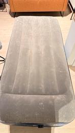 Luchtbed met pomp, Ophalen of Verzenden, Zo goed als nieuw