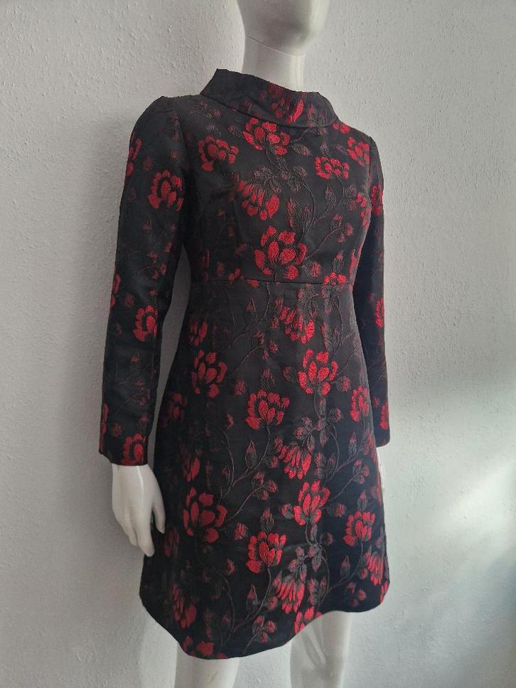 Vanilia jurk. Maat 38, Zwart/rood jacquard bloemmotief, Kleding | Dames, Jurken, Zo goed als nieuw, Maat 36 (S), Zwart, Ophalen of Verzenden