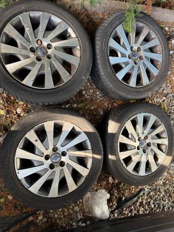 17 inch Volvo saga velgen met winterbanden beschikbaar voor biedingen