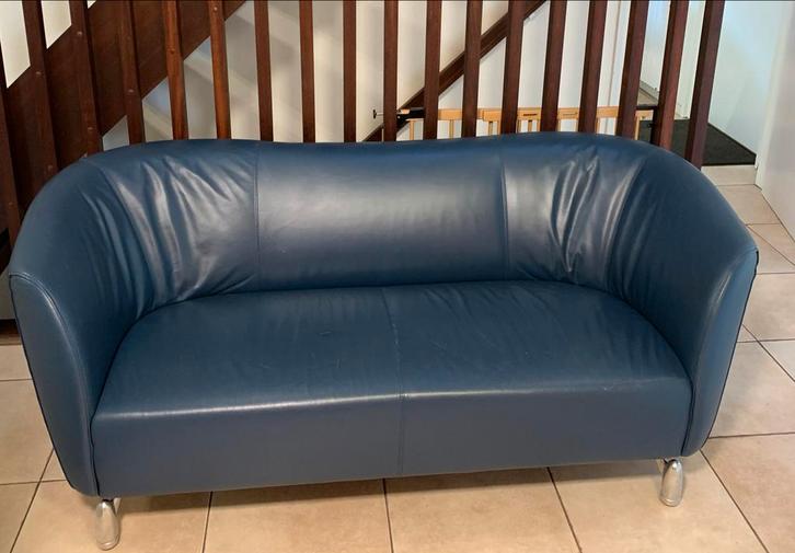 Twee Leolux Pupilla banken, 2.5 zits, blauw leer, Huis en Inrichting, Banken | Bankstellen, Zo goed als nieuw, Rechte bank, Tweepersoons