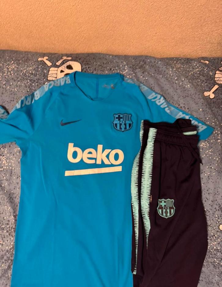 Fc barcelona trainingspak, Sport en Fitness, Voetbal, Zo goed als nieuw, Trainingspak, Ophalen of Verzenden