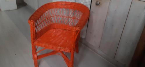 Prachtig Vintage oranje rieten kinderstoeltje, Kinderen en Baby's, Kinderkamer | Tafels en Stoelen, Gebruikt, Stoel(en), Ophalen