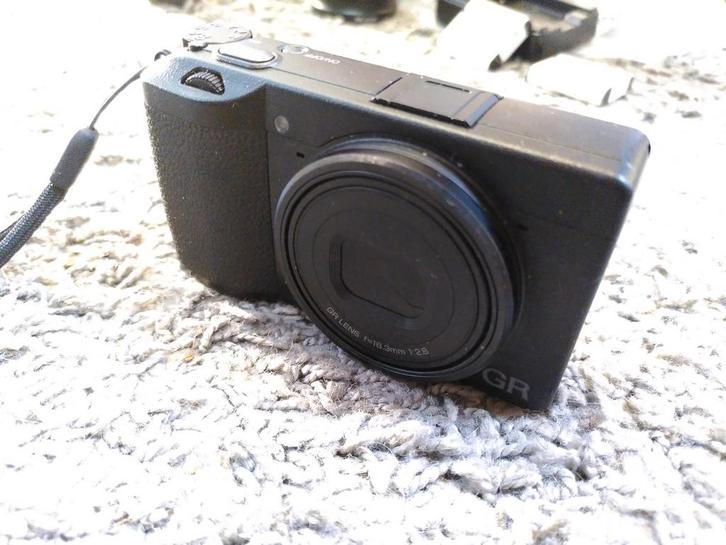 Ricoh GR III + Extra Batterijen & Lader + UV filter, Audio, Tv en Foto, Fotocamera's Digitaal, Zo goed als nieuw, Compact, Overige Merken