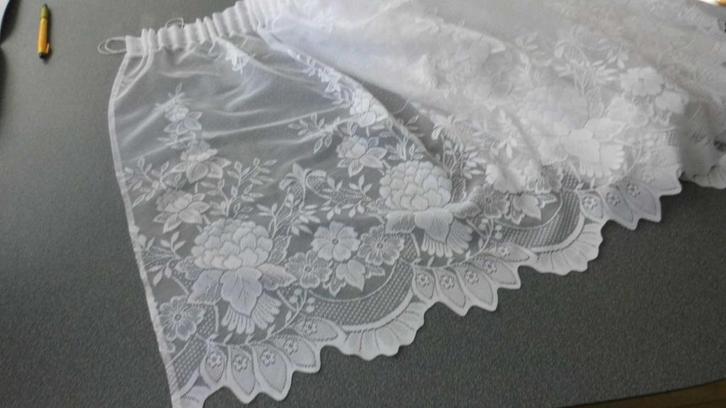 PRACHTIGE  NIEUWE WITTE VITRAGE MET BLOEMMOTIEF, Huis en Inrichting, Stoffering | Gordijnen en Lamellen, Nieuw, Minder dan 100 cm