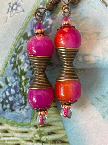 Oranje-roze hangers in dubbele kap beschikbaar voor biedingen