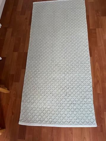 Vloerloper  voor het bed beschikbaar voor biedingen