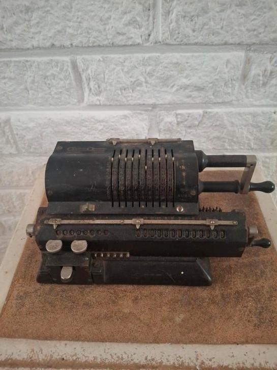 Oude Zweedse mechanische rekenmachine van Odhner, Antiek en Kunst, Antiek | Kantoor en Zakelijk, Ophalen of Verzenden