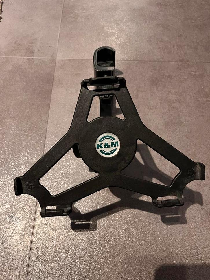 K&M iPad mini houder voor statief, Muziek en Instrumenten, Standaards, Gebruikt, Instrumentstandaard, Overige instrumenten, Ophalen of Verzenden