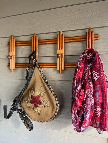 Vintage houten kapstok in mediterrane style beschikbaar voor biedingen