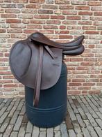 Tekna Springzadel 17,5 inch bruin 1 jaar oud, Dieren en Toebehoren, Paarden en Pony's | Zadels, Ophalen of Verzenden, Zo goed als nieuw