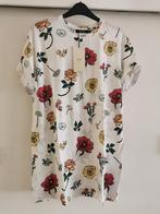 Bershka T-shirt met bloemenprint mt. M, Nieuw, Maat 38/40 (M), Bershka, Korte mouw