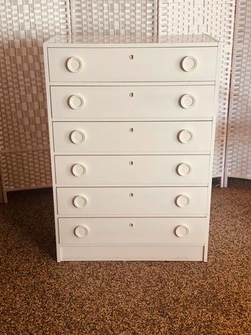 Vintage ladekast Deens Tallboy wit beschikbaar voor biedingen