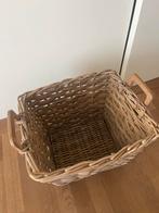 Mooie rieten mand met handvatten, Huis en Inrichting, Woonaccessoires | Schalen en Manden, Gebruikt, Mand, Vierkant, Ophalen of Verzenden