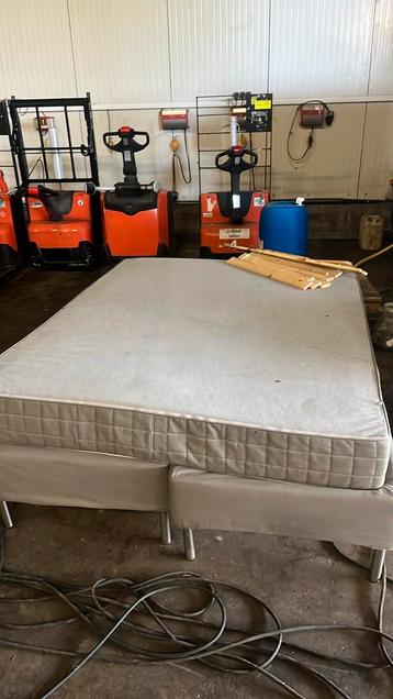 Bed moet weg beschikbaar voor biedingen
