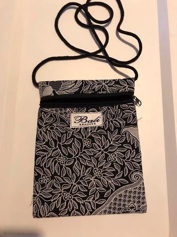 Batik tasje nek zwart wit rits nieuw voor op vakantie beschikbaar voor biedingen