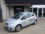 Toyota Yaris 1.3 VVTi Comfort / 5 DEUREN / METALLIC LAK / AP, Voorwielaandrijving, Gebruikt, Zwart, 4 cilinders