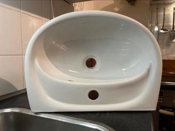 Wasbakje 50 bij 35 ongeveer beschikbaar voor biedingen