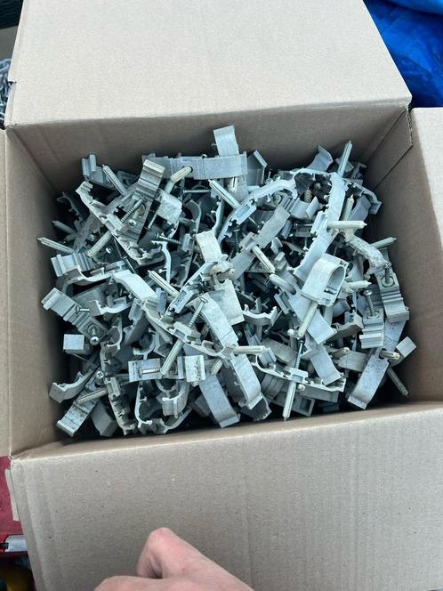 Doos Speedclips 15-16 mm + 6x40 mm pluggen, Doe-het-zelf en Verbouw, Overige Doe-het-zelf en Verbouw, Zo goed als nieuw, Ophalen of Verzenden