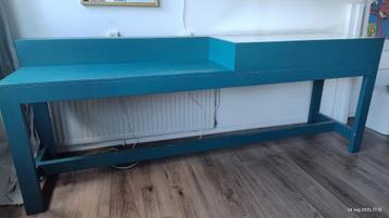 Bureau / vitrine beschikbaar voor biedingen