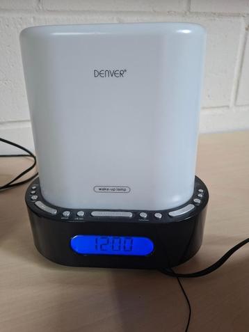 Digitale wekkerradio met lamp te koop beschikbaar voor biedingen