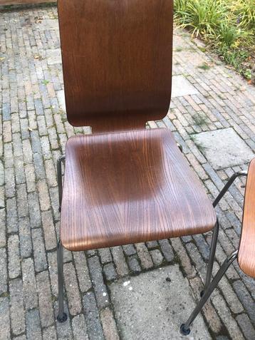 Houten Stoelen met Chroom Poten beschikbaar voor biedingen
