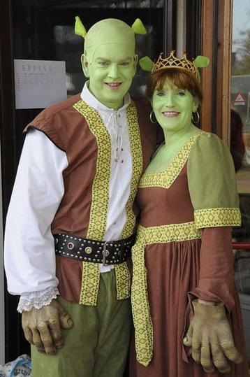Shrek en Fiona te huur voor max €22 compleet met schmink enz beschikbaar voor biedingen