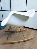 Witte Eames Schommelstoel, Ophalen