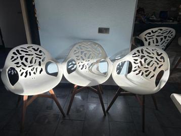 3 ikea stoelen kunststof beschikbaar voor biedingen