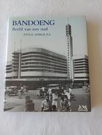 BANDOENG  Beeld van een stad Ned. Indië, 20e eeuw of later, Ophalen of Verzenden, Zo goed als nieuw, Meerdere auteurs