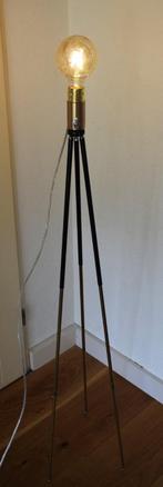 Vintage statief voorzien van lamp, Huis en Inrichting, Lampen | Vloerlampen, Ophalen of Verzenden, Zo goed als nieuw, Glas, 150 tot 200 cm