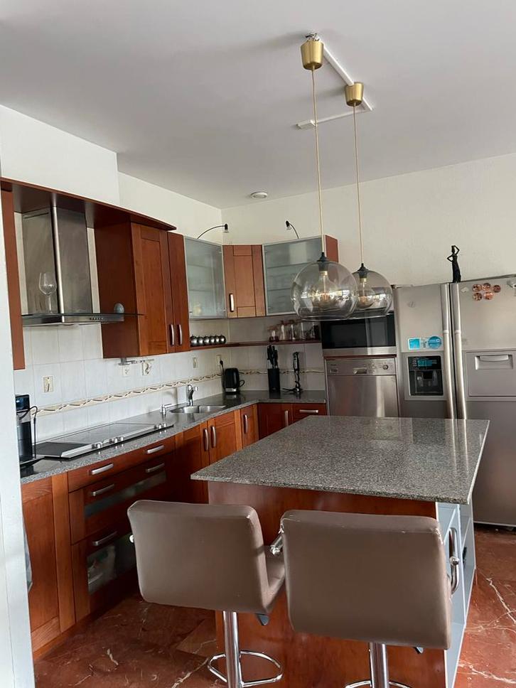 Mooie houten hoekkeuken met eiland, Huis en Inrichting, Keuken | Complete keukens, Gebruikt, Hoekkeuken, Overige kleuren, Composiet