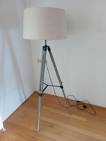Houten Tripod Lamp - 165cm beschikbaar voor biedingen