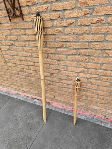 Twee tuinfakkels  beschikbaar voor biedingen