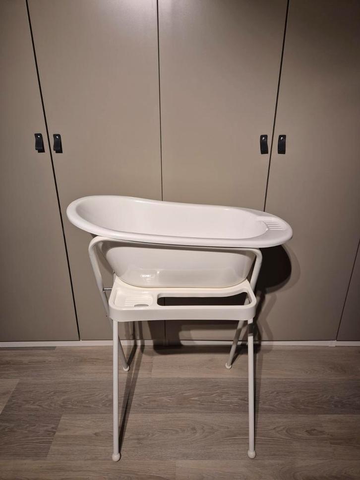 Bébé-jou babybad met standaard - wit, Kinderen en Baby's, Badjes en Verzorging, Zo goed als nieuw, Badje, Bébé-jou, Standaard