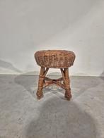 Vintage rotan krukje, Huis en Inrichting, Krukjes, Overige materialen, Onbekend, Ophalen of Verzenden, Onbekend