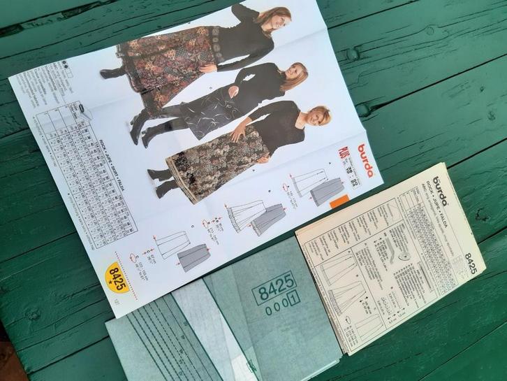 Burda plus knippatroon  rok maat 36-50, Hobby en Vrije tijd, Kledingpatronen, Nieuw, Vrouw, Burda, Ophalen of Verzenden