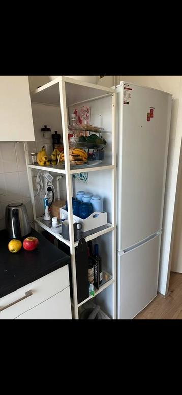 Ikea Vittsjö vitrinekast wit beschikbaar voor biedingen