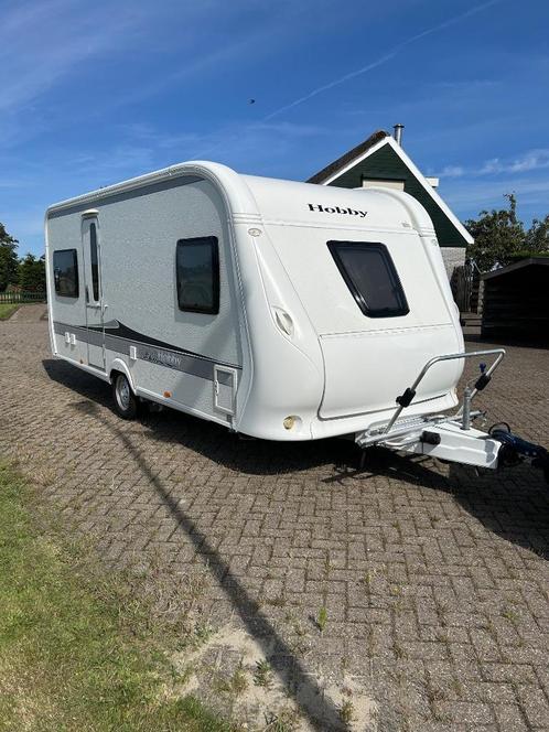 Hobby 495 UFE Caravan 2012 met mover!, Caravans en Kamperen, Caravans, Bedrijf, tot en met 4, Rondzit, Hobby, Frans bed, Omvormbare zithoek