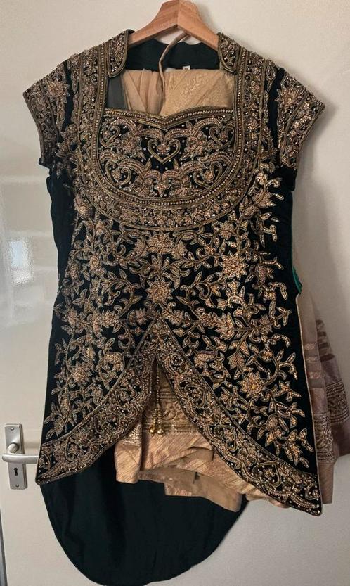 Indiaase kleding. Donker groen met gouden rok en blouse, Kleding | Dames, Gelegenheidskleding, Zo goed als nieuw, Overige typen