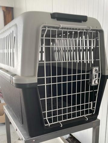 Honden transportbox / Bench Ferplast middelgrote hond beschikbaar voor biedingen