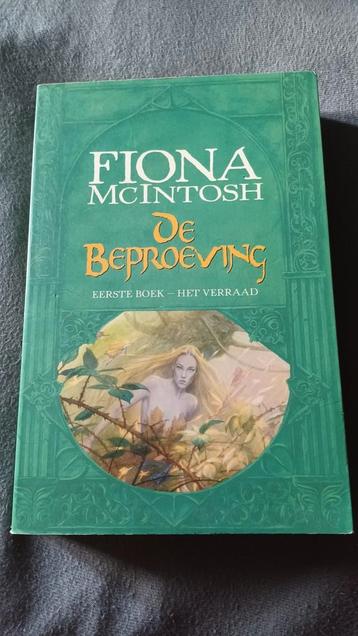 Boek Fiona McIntosh de beproeving eerste boek Verraad beschikbaar voor biedingen