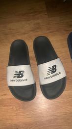Badslippers 2 paar new balance en adidas, Ophalen, Overige maten, Overige kleuren, New Balance