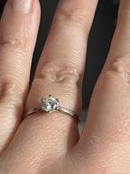 Zilveren vintagering met kristal, Met kristal, 18 tot 19, Ophalen of Verzenden, Zo goed als nieuw